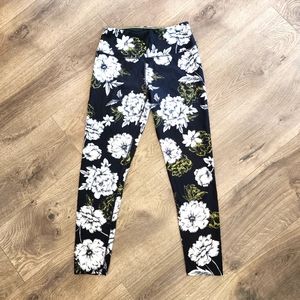 CALVIN KLEIN PERFORMANCE | Leggings | Size Small  | Black/Floral | EUC